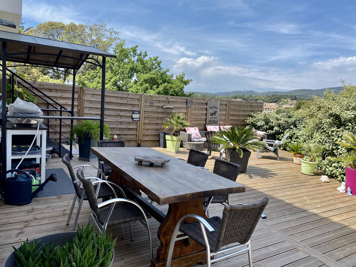 Appartement -   SIX FOURS LES PLAGES 