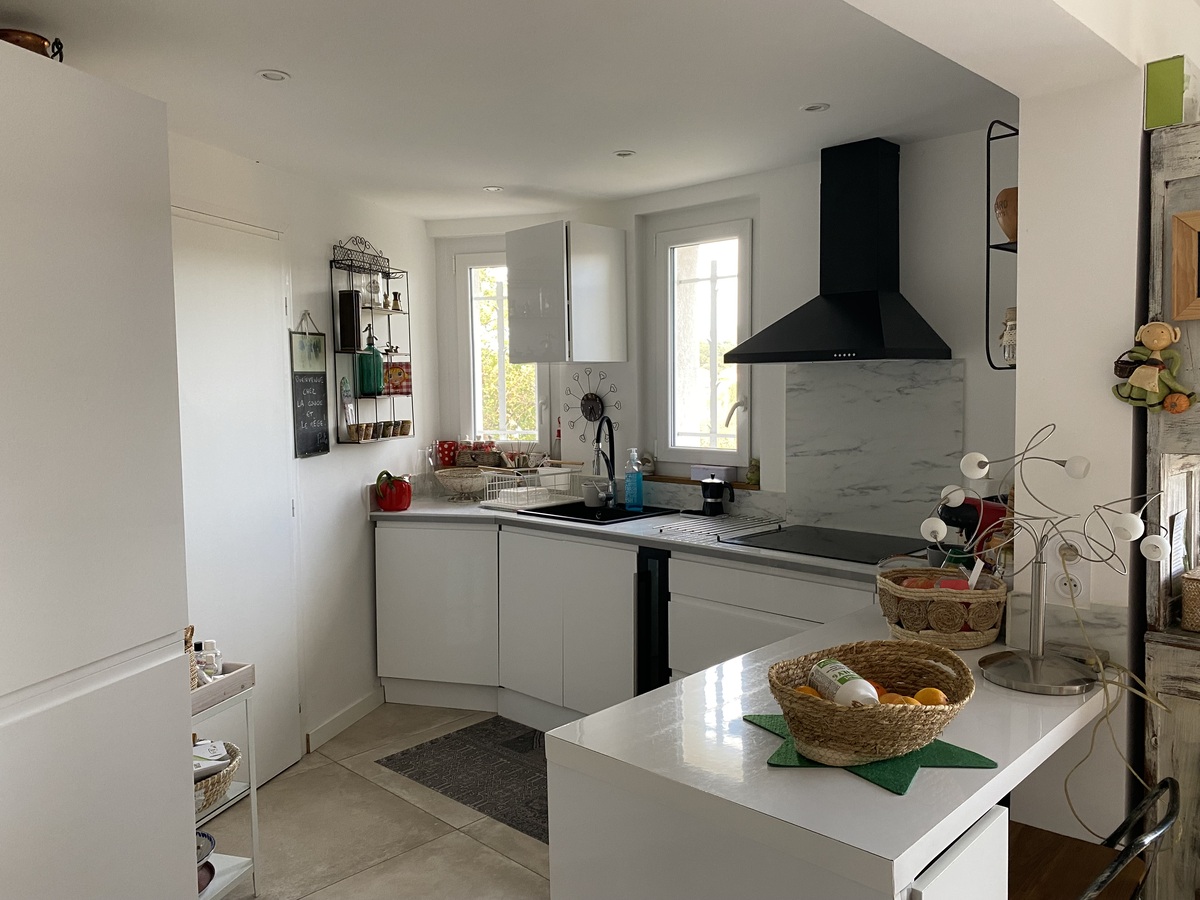 Appartement -   SIX FOURS LES PLAGES 