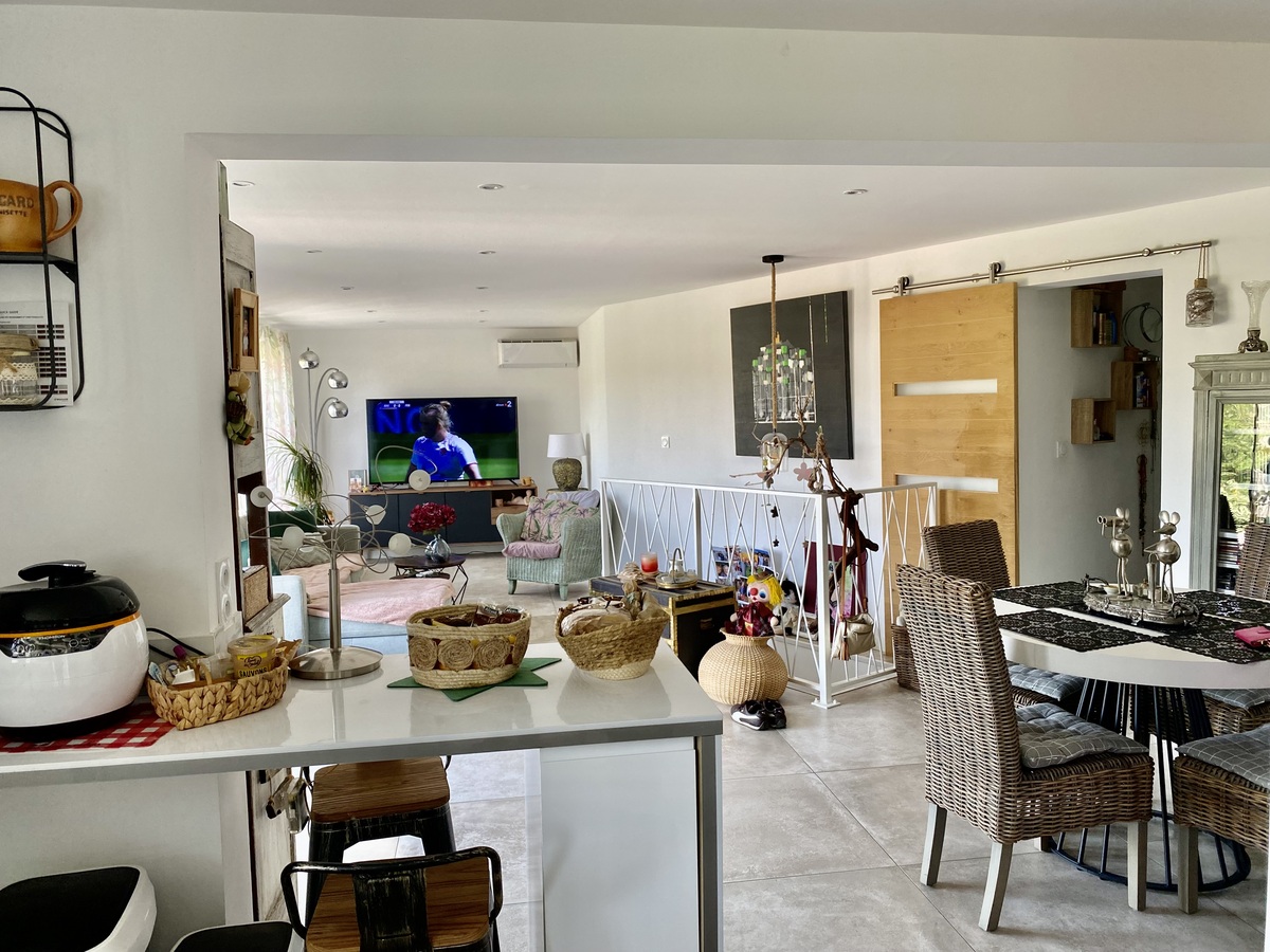 Appartement -   SIX FOURS LES PLAGES 