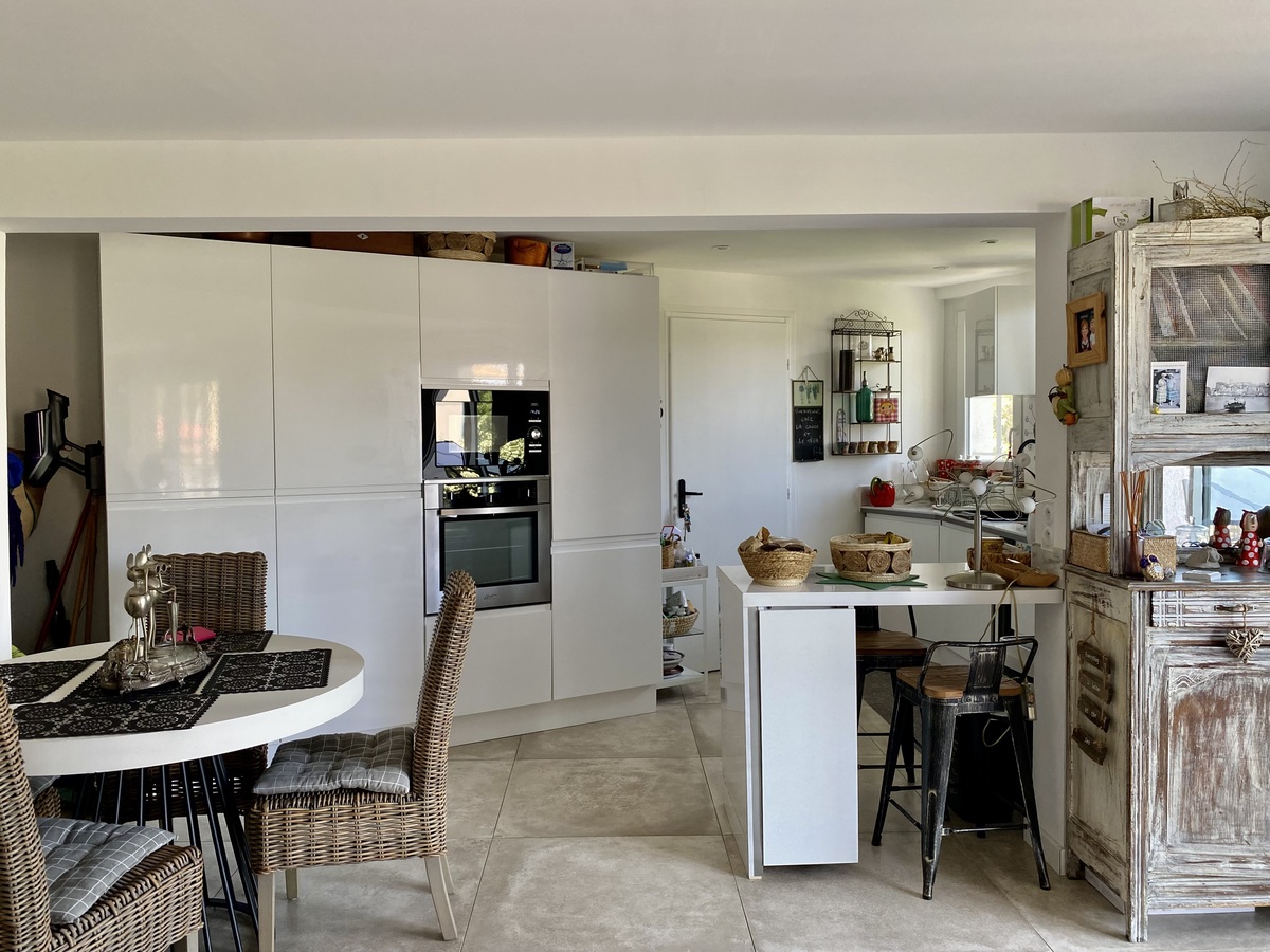 Appartement -   SIX FOURS LES PLAGES 