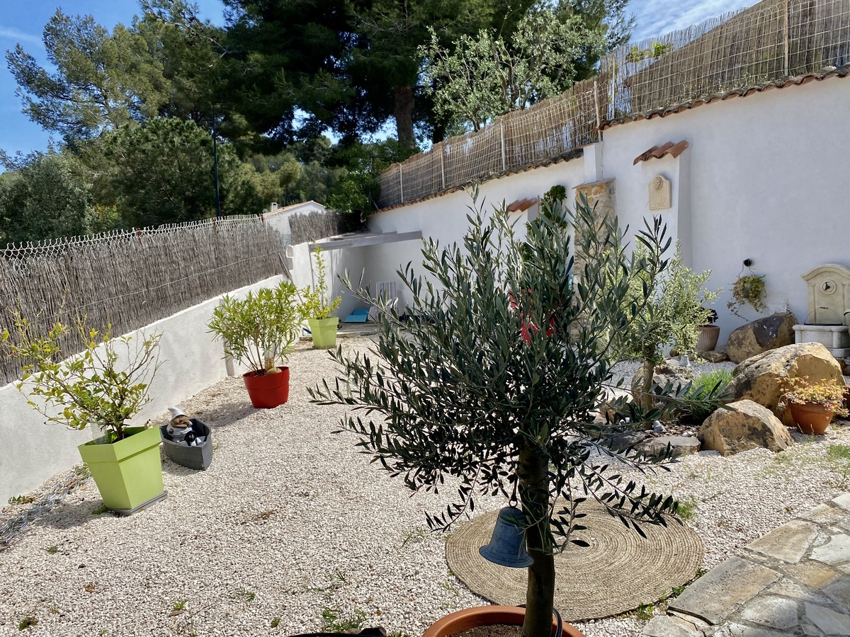 Appartement -   SIX FOURS LES PLAGES 