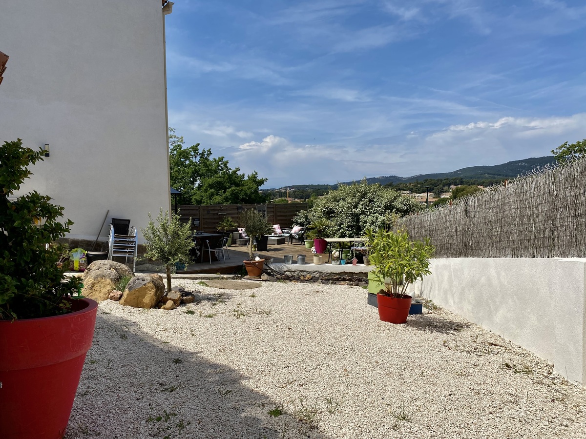 Appartement -   SIX FOURS LES PLAGES 